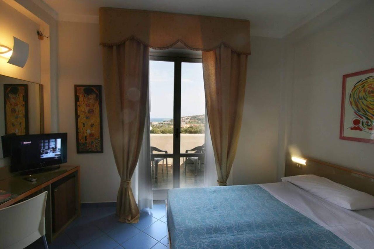 Hotel Villaggio Calaghena มอนเตปาโอเน ภายนอก รูปภาพ